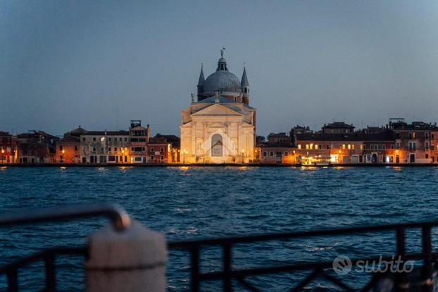 NEGOZIO A VENEZIA