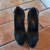 décolleté open toe camoscio nero con cinturino 