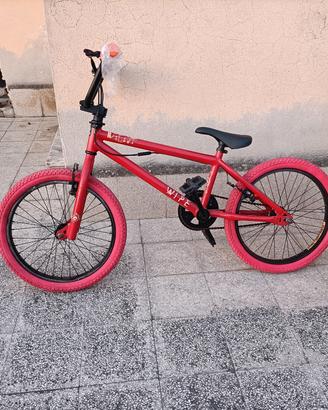 BMX  BTWIN  revisionata pronta per pedalare.