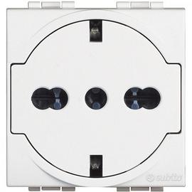 Bticino  serie light 4140/16F presa Schuko flat