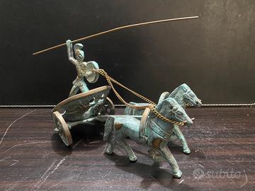 Biga Romana con Gladiatore in Bronzo Vintage
