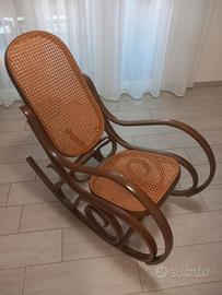 Sedia a dondolo in legno
