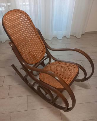 Sedia a dondolo in legno