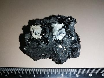 Minerale: Bixbyite Manganite Calcite