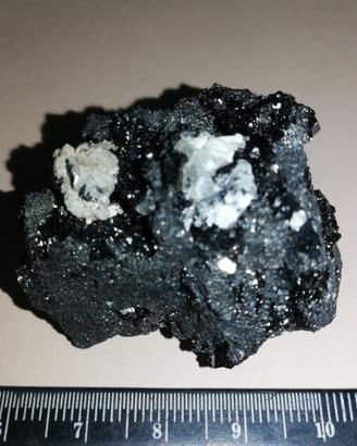 Minerale: Bixbyite Manganite Calcite