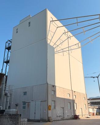 Batteria di n. 18 silos in torre di ferro