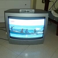 Televisore Inno-Hit 20'' schermo a tubo catodico.