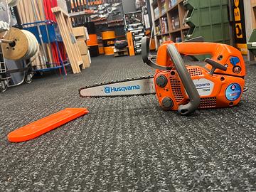 Husqvarna T525 Carving Motosega Potatura Nuova
