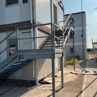 Scala in ferro zincata a caldo a 90°