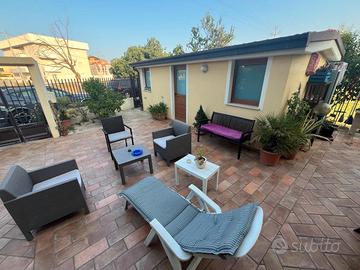 Casa singola con corte e depandance