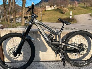 YT Industries Tues Base 2022 M allumino