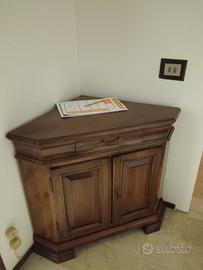 mobile in legno per angoli