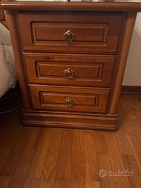 2 comodini in acacia