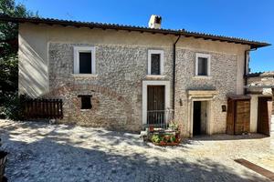Rustico/Casale/Corte L'Aquila [GRC769VRG]