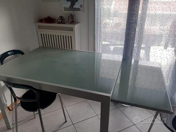 Tavolo in vetro allungabile e  4 sedie