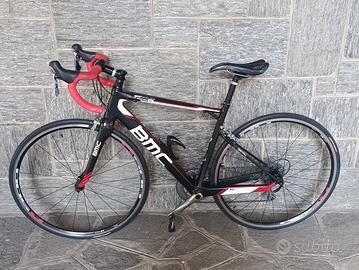 Bicicletta da corsa in carbonio BMC 