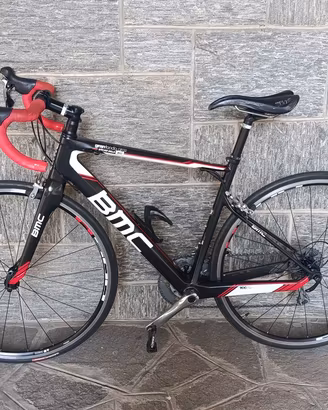 Bicicletta da corsa in carbonio BMC 