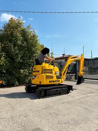E242 - Escavatore 15 q Komatsu PC15 Carro Allargab