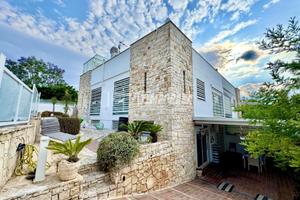 Villa Unifamiliare con Giardino e Lastrico Solare