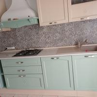 Cucina angolare compresa di elettrodomestici