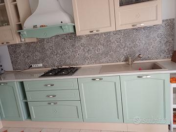 Cucina angolare compresa di elettrodomestici