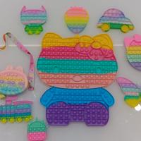 Set di giocattoli Pop It con design arcobaleno