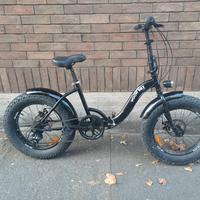 Bici pieghevole con ruote fat 
