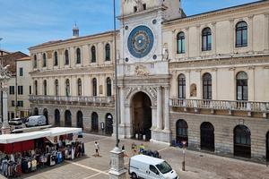 Negozio in piazza dei Signori