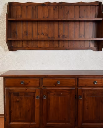 Arredamento rustico in legno massello