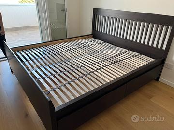 Letto matrimoniale contenitore e doghe in legno