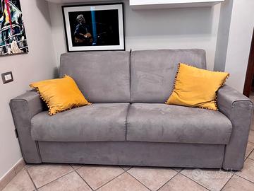 Divano letto 3 posti come nuovo