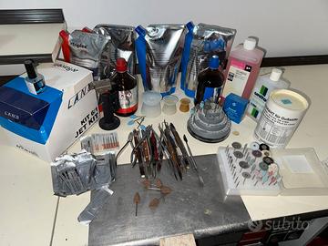 attrezzatura e materiali vari odontotecnico
