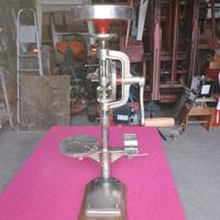Trapano a colonna manuale