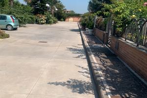 Villa indipendente con terrazzi e spazi esterni