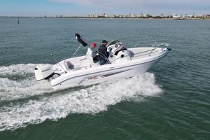 BARCA RANIERI H22SD 4XC CON HONDA MARINE BF150D
