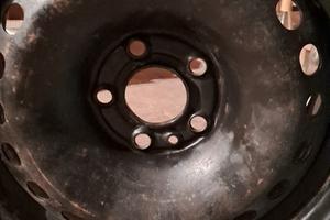 Ruota completa a 5 fori per Ford