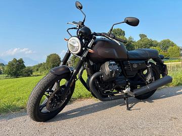 Moto Guzzi V7 III stone night pack 08/2019