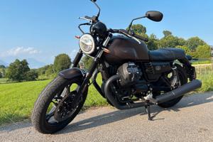 Moto Guzzi V7 III stone night pack 08/2019