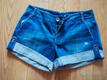 short da donna benetton usati
