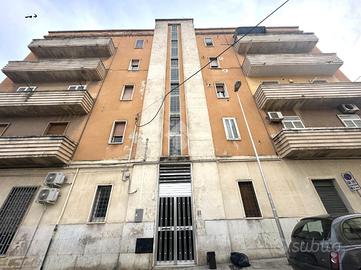 3 LOCALI A CANOSA DI PUGLIA