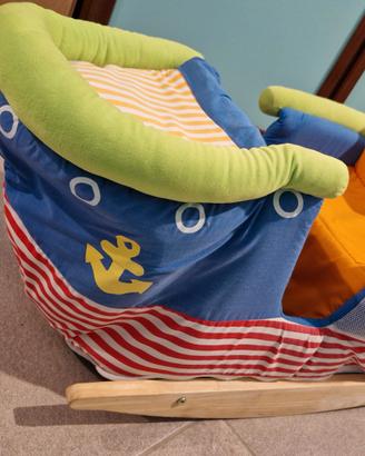 Gioco a dondolo forma di barchetta