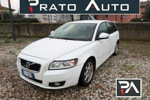 VOLVO V50 D2 R-design