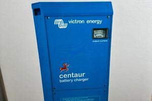 Caricabatterie nautico Victron Centaur