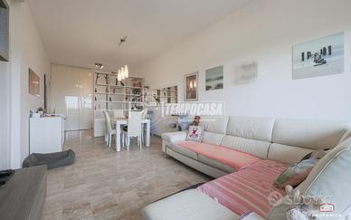 AMPIO CINQUELOCALI CON TERRAZZO E BALCONE RISTRUTT