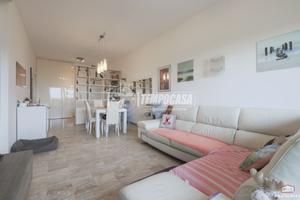 AMPIO CINQUELOCALI CON TERRAZZO E BALCONE RISTRUTT
