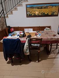 Cucina tavolo e panca contenitiva