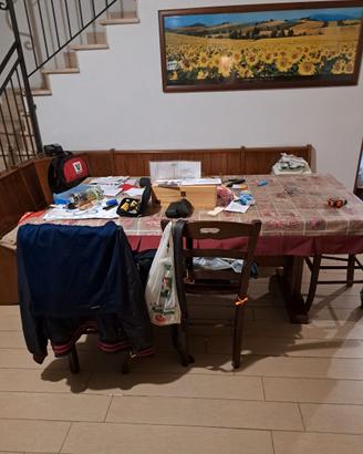 Cucina tavolo e panca contenitiva