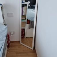 specchio da parete con cornice in legno bianco