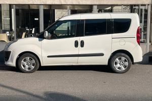 Fiat doblo’ vetrato passo lungo 5 posti