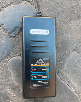 Carica batteria bicicletta elettrica